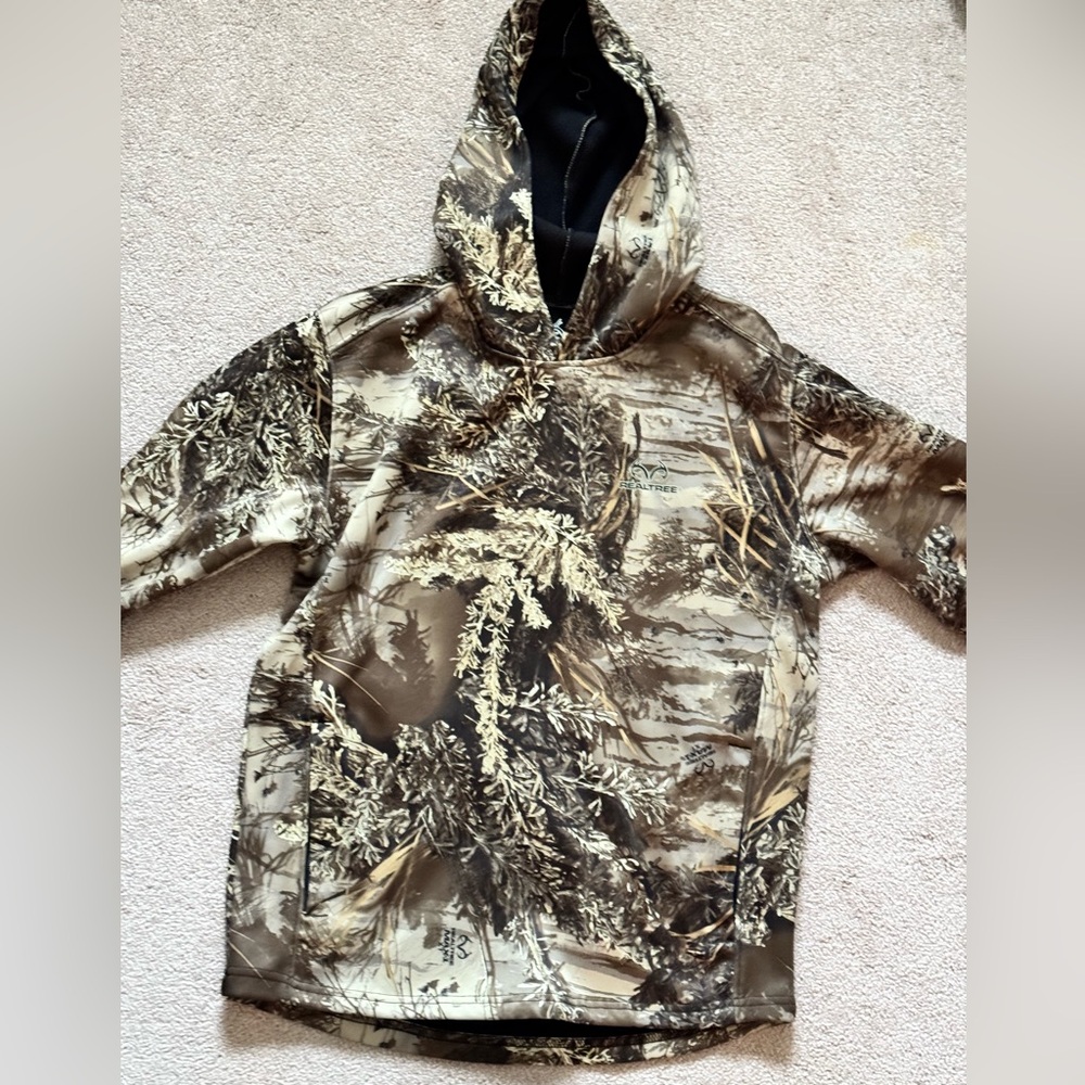 REALTREE BRAND Youth hunting hoodie.
